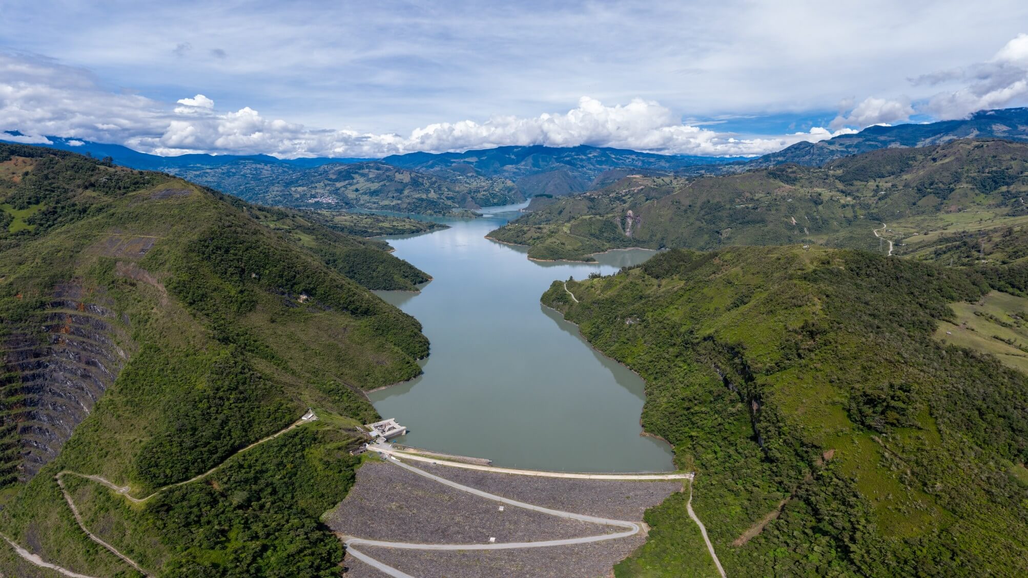 Embalse de nuestra Central Hidroeléctrica El Guavio